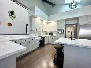 Oceana Vista Escape - Beachside Haven