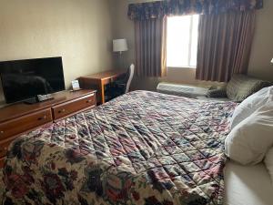 King Room - Disability Access room in Days Inn by Wyndham Sault Ste Marie MI