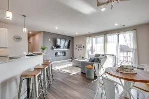 Modern South Pier Condo on Sheboygan River! - 马尼托沃克