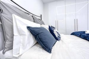 Luminous Luxury House