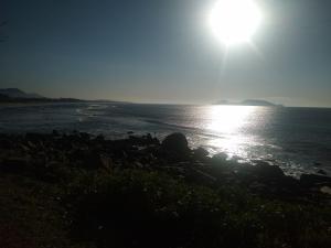 Apto 1 Quarto com Varanda e Estacionamento perto da praia