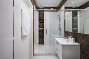 Heart of Warsaw 2BR Haven