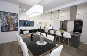 Holiday Home EB with Heated Pool 