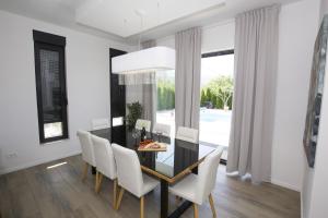 Holiday Home EB with Heated Pool