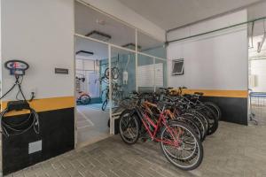 Flat surpreendente 4 pessoas em condomínio moderno 02 suites climatizados