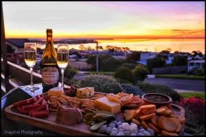 Sea La Vie, Pristine Water View Retreat - Newhaven