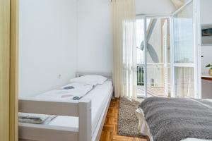 Apartments by the sea Sukosan, Zadar - 5863