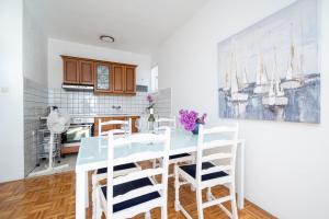 Apartments by the sea Sukosan, Zadar - 5863