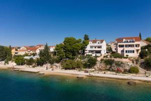 Apartments by the sea Brodarica, Sibenik - 466 