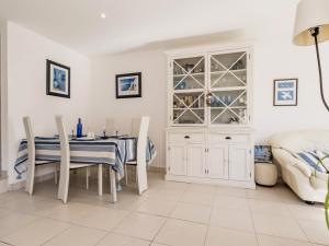 Maisons de vacances Gite charmant a Guerande: 3 ch., jardin clos, proche plages et commerces, parking prive, wifi inclus - FR-1-306-1259 : photos des chambres