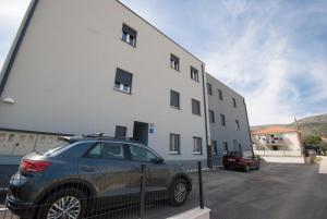 Apartments with hot tub Trogir - 22015