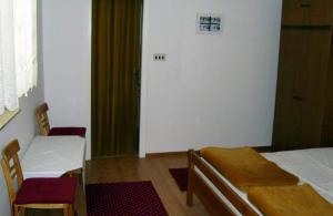 Apartments by the sea Barbat, Rab - 22053