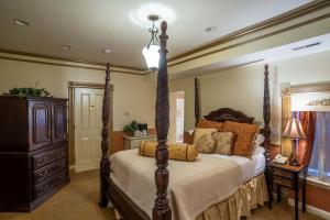 The Anniversary Inn - Logan
