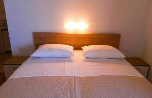 Apartments by the sea Barbat, Rab - 22053