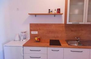 Apartments by the sea Barbat, Rab - 22053