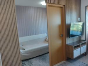 Excelente apartamento 02 quartos frente ao mar