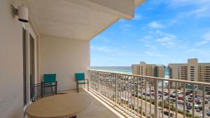 Laketown Wharf #1025