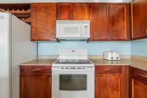 Laketown Wharf #1014