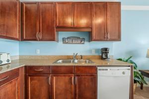 Laketown Wharf #1014