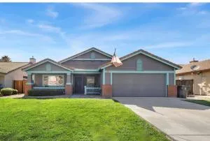 Enchanting 4BR with Rose Garden - Lathrop