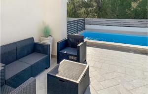 Amazing Home In Liznjan With Wi-Fi