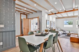 Ravens Crest Lodge - Stunning Views Perfectly Located on Main Street