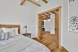 Ravens Crest Lodge - Stunning Views Perfectly Located on Main Street