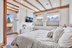 Ravens Crest Lodge - Stunning Views Perfectly Located on Main Street