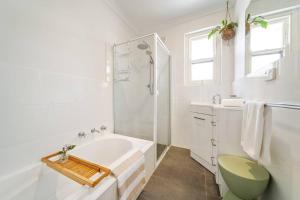 Sage By The Sea - Stylish Beachside Living with BBQ