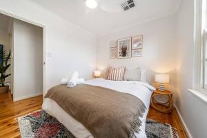 Sage By The Sea - Stylish Beachside Living with BBQ