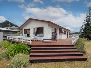 Seascape Bach - Pauanui Holiday Home - Hikuai