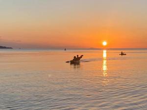 AFFORDABLE ISLAND ESCAPE! Queen Studio, Nelly Bay