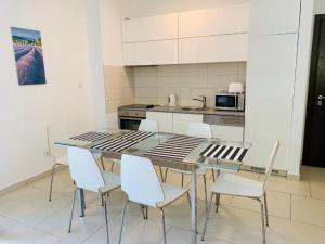 Lavender Bay Apartment B15