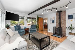 Views, Hot Tub, Outdoor Shower, 15m from Sequoia