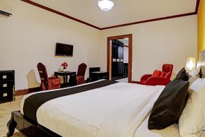 Townhouse Royal Palms Hotel - Lily Collection