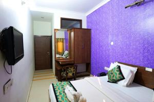 Hotel Holiday Comfort - 800 mts from Jallianwala Bagh