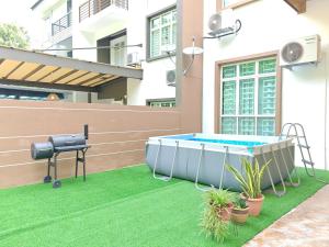 Ocean 27 Batu Ferringhi Shamrock Beach 6 Bedroom 22pax with Pool