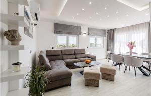 Stunning Apartment In Kastel Luksic 