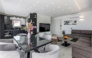 Stunning Apartment In Kastel Luksic 