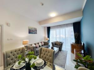 Luton Vacation Homes -sea view -Damac Heights, Dubai Marina -90AB2