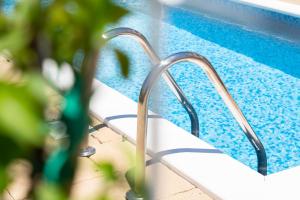 Sunnyhill apartments with private and shared pool