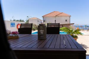 Sunnyhill apartment with private pool