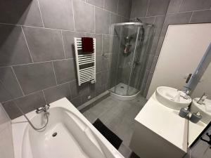 Modern Family House near Astérix Airport Chantilly