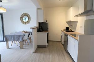 Maison avec WIFI, terrasse VUE MER à 650m de la plage à TREBEURDEN REF-681