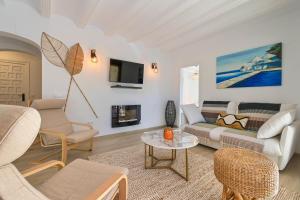 Lomas Verdes by Aguilarent