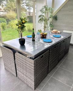 Perle Beach, Petite maison située en bord de plage, piscine.