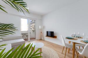 T2 Rosa dos Ventos, AC & Terrace - Casas & Papéis