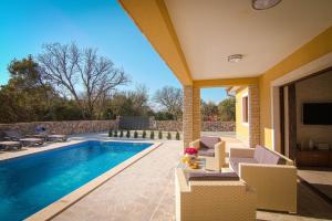 Modern villa with pool, sea view, near the sea and the beach - by Traveler tourist agency Krk ID 2168