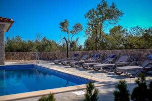 Modern villa with pool, sea view, near the sea and the beach - by Traveler tourist agency Krk ID 2168