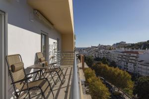 Modern 1BR Apartment in Central Albufeira with Balcony & Parking, by Hopstays